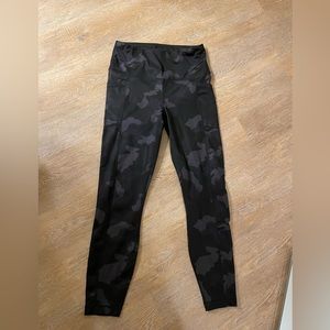90 Degree by Reflex Black Camo Leggings Size S